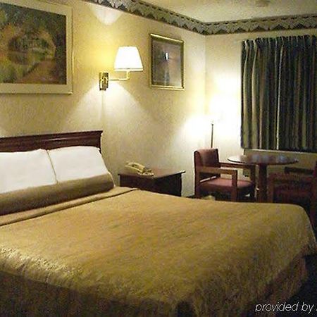 Red Carpet Inn Williamstown Δωμάτιο φωτογραφία