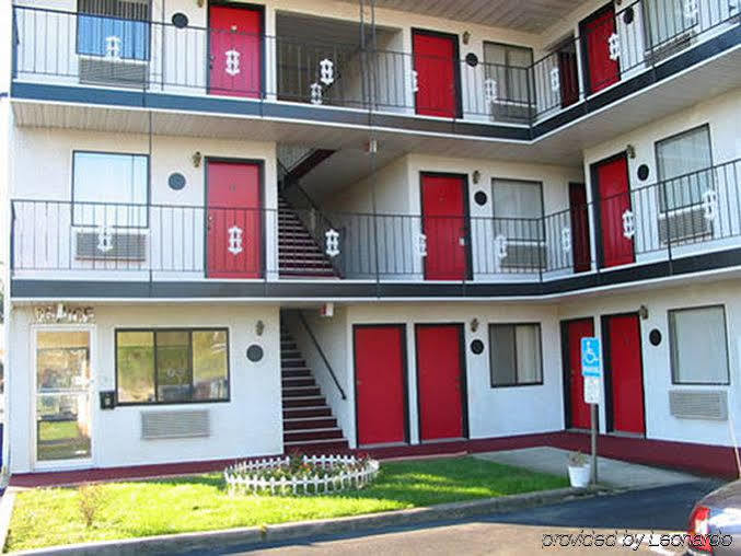 Red Carpet Inn Williamstown Εξωτερικό φωτογραφία